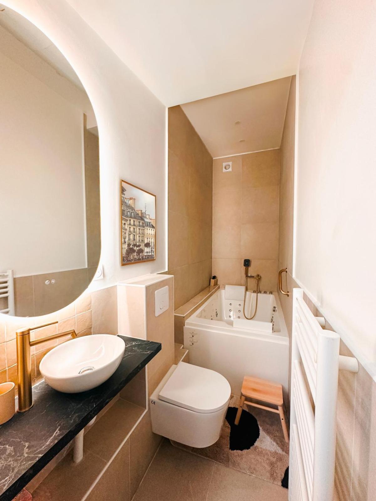 Apartment Balneo & Cinema Suspendu - 14eme *